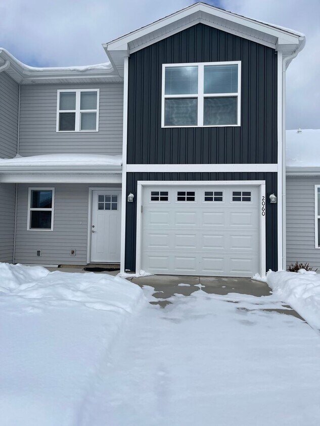Foto principal - Three Bedroom Townhouse in Portage