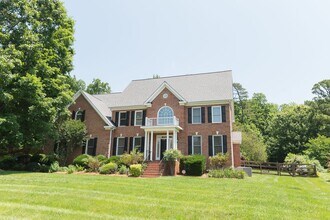 Building Photo - 6110 Chalet Dr