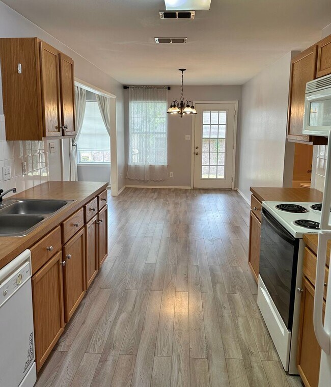 Foto del edificio - 2 Bedroom Home in Lindale ISD!