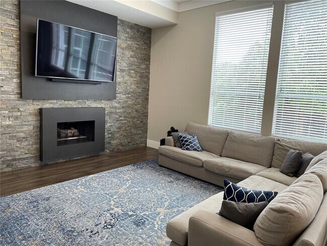 Foto del edificio - 2113 Grove Point Ln