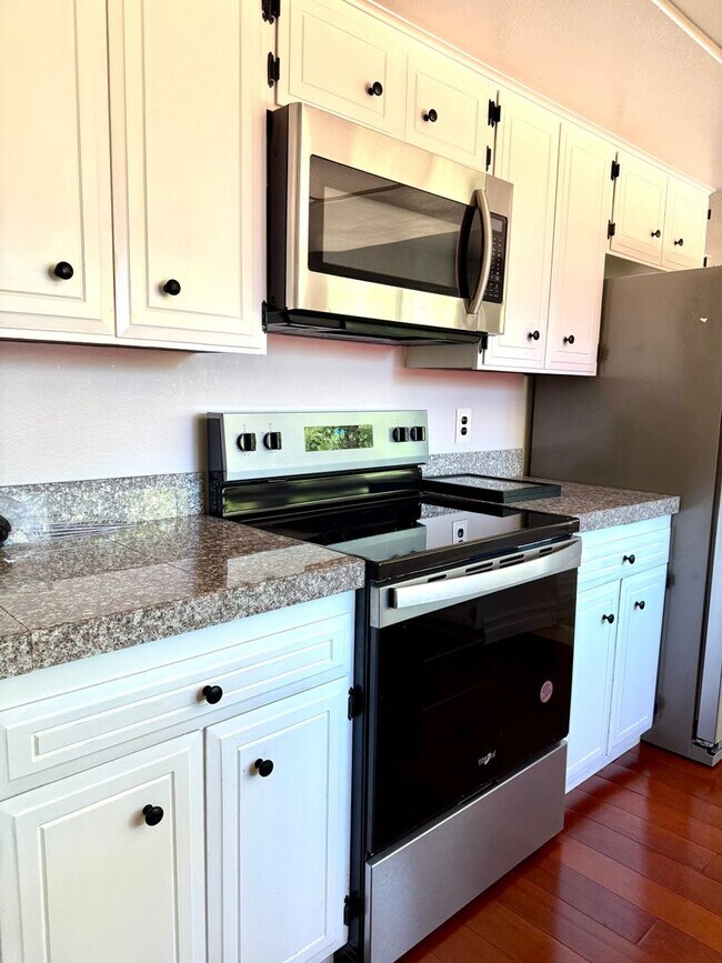 Building Photo - Live Comfortably in Federal Way – 4-Bedroo...