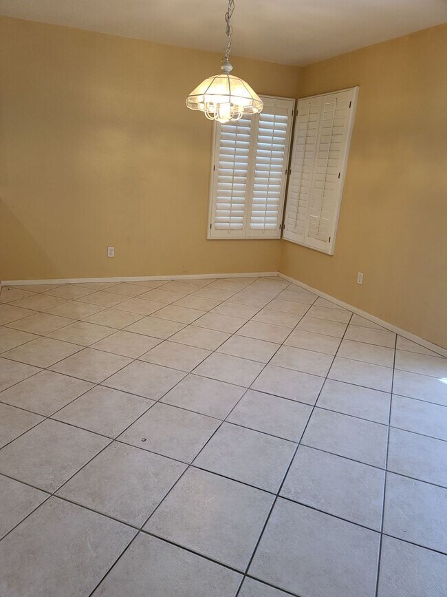 Building Photo - SUMMERLIN