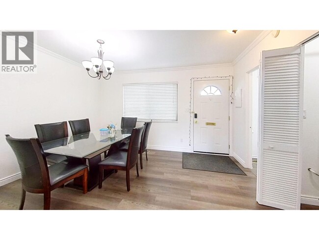 Building Photo - 9411 Glendower Dr