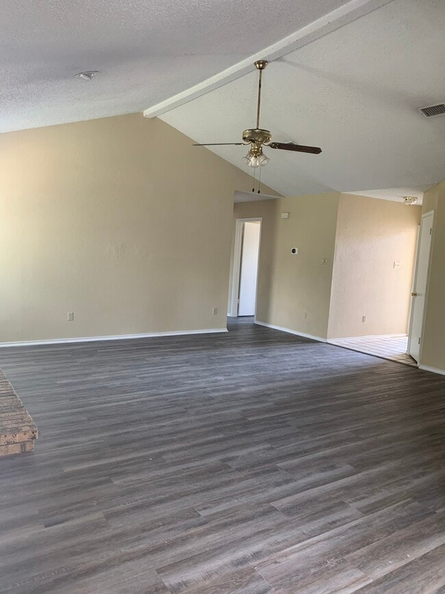 Building Photo - 307 Eichelberger Dr