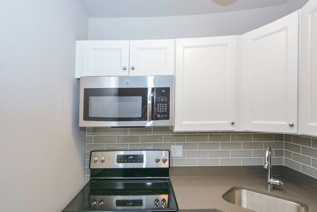 Foto del edificio - 817 W Lakeside Pl
