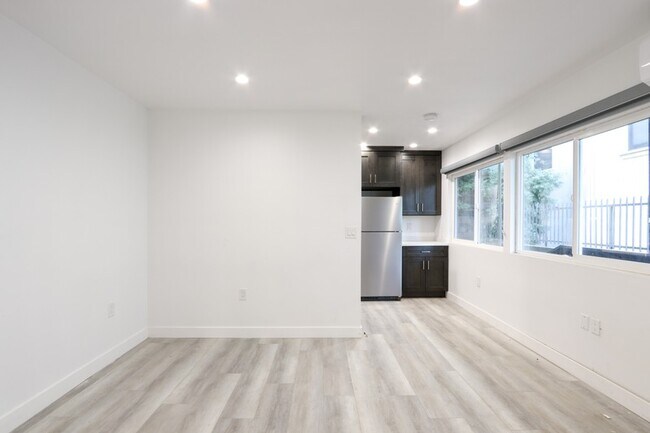 Building Photo - 410 Lucas Ave