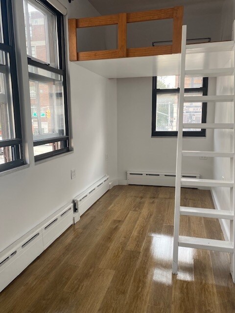 Foto principal - 102 Washington Pl