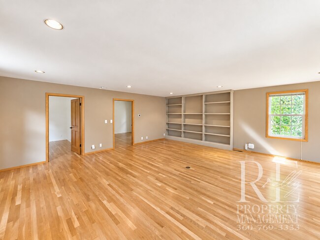 Building Photo - 14444 Sunrise Drive NE