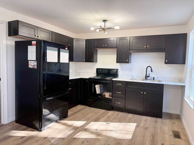 Foto del edificio - Cozy Newly Remodeled 2-Bedroom Single-Level Home Near TTU