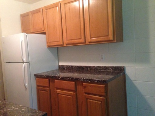 Building Photo - 1154 Queens Ln