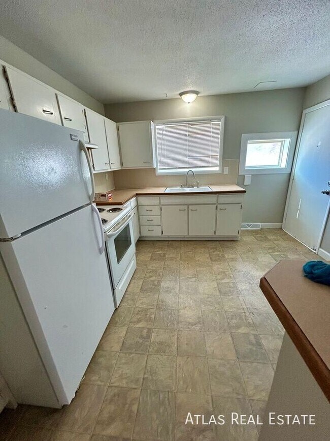 Foto del edificio - 6646 Maywood Ave