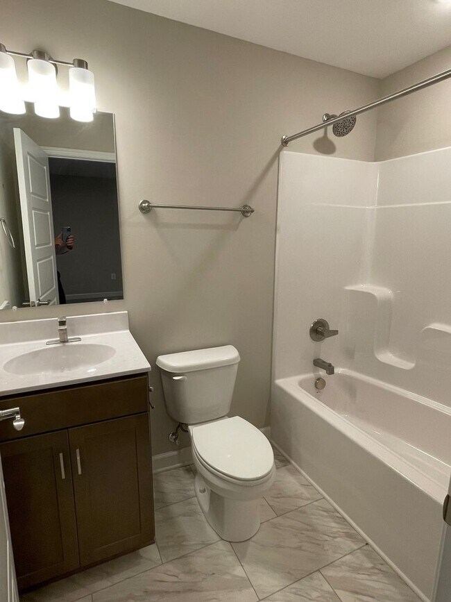 Foto del edificio - Spacious Luxury Townhome! Outstanding Loca...