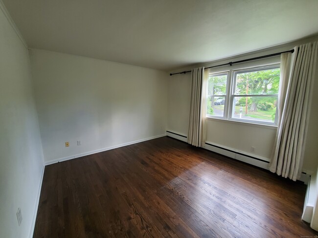 Building Photo - 43 Ridgeway St