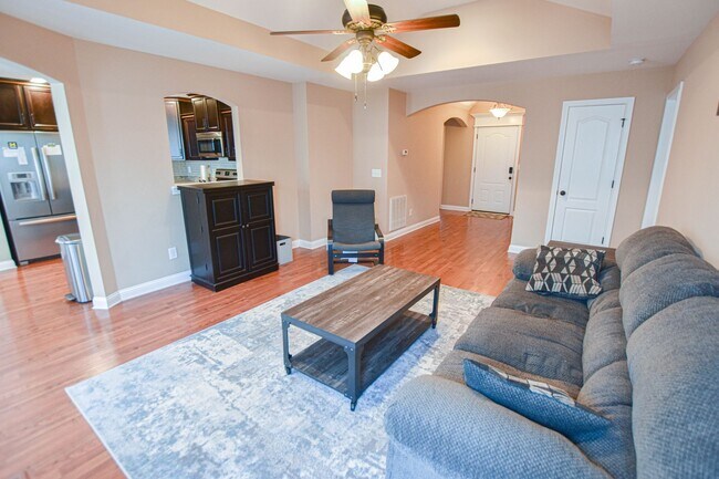 Foto del edificio - Pet Friendly Three Bedroom with Bonus!