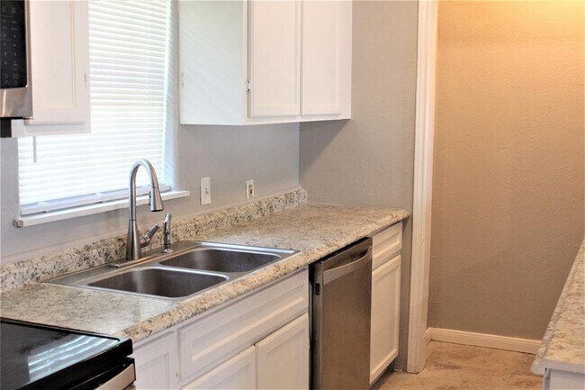 Building Photo - 3449 Seabrook St
