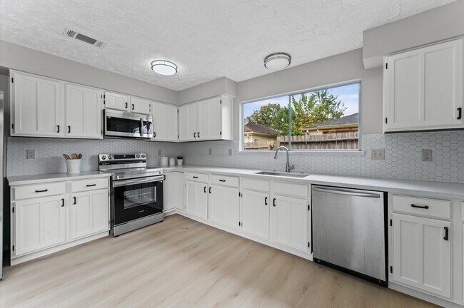 Foto del edificio - 16218 Olive Glen Dr