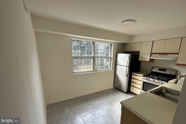 Foto del edificio - 1002 Valley Glen Rd