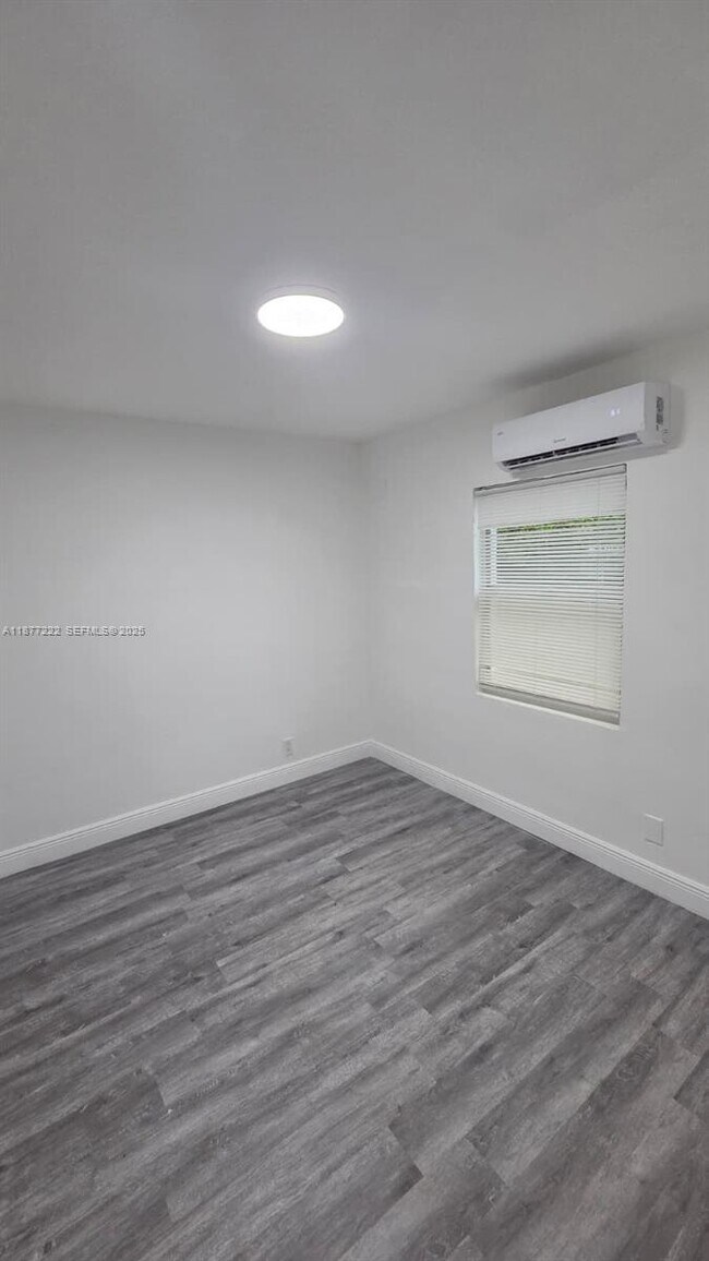 Foto del edificio - 855 NW 3rd Terrace