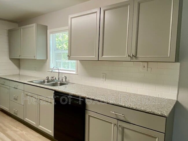 Building Photo - 3600 Maple Ave