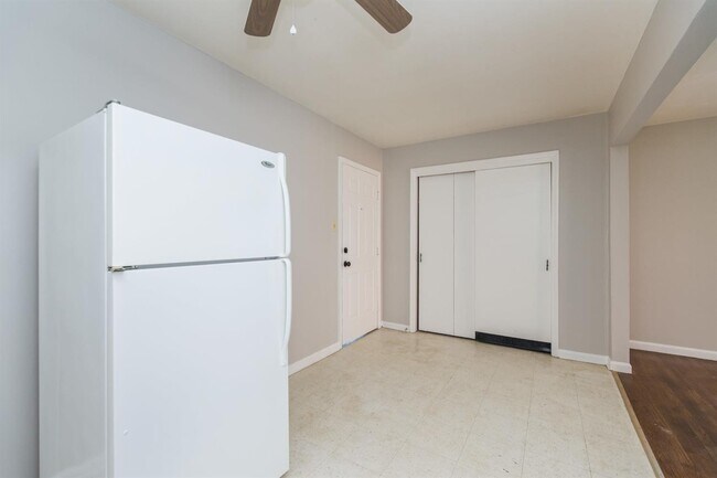 Building Photo - 1132 Kees Rd