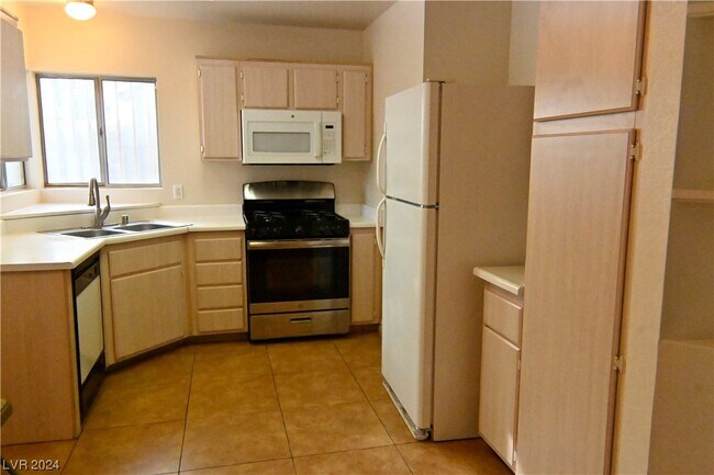 Building Photo - 5030 Del Shannon St
