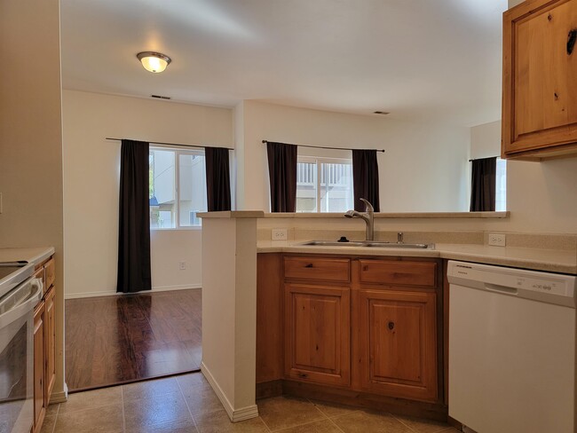 Building Photo - 8459 Ivy Springs Ln