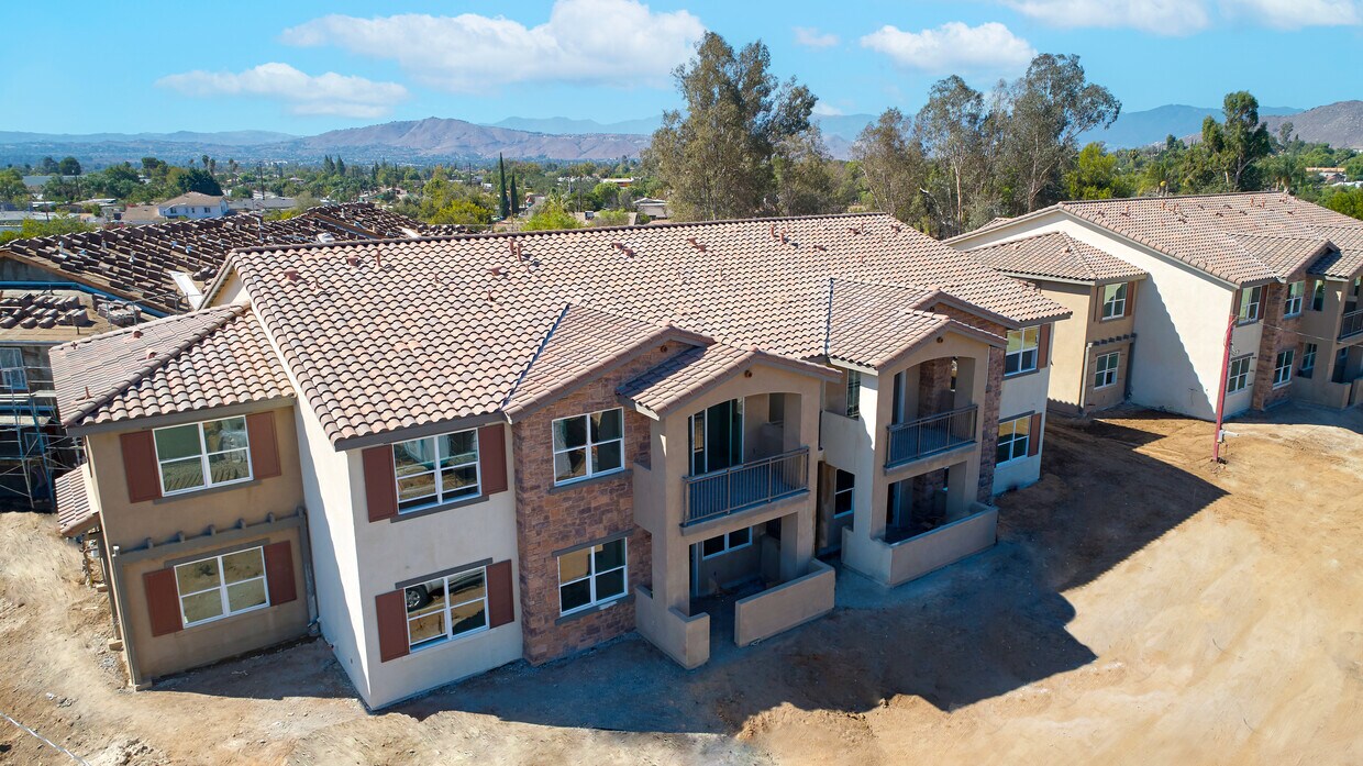 Pinebrook Apartments 5810 Sinclair Ave Riverside, CA