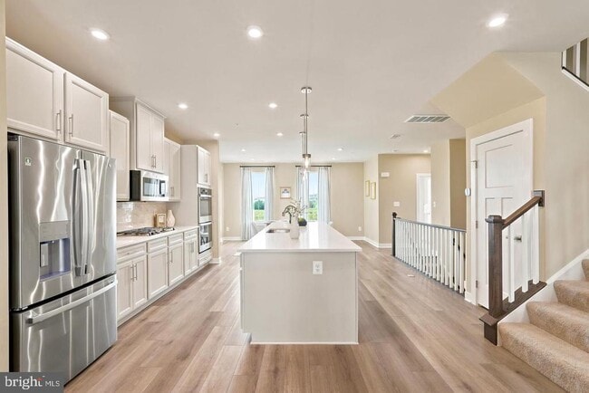 Building Photo - 24274 Thurso Sq