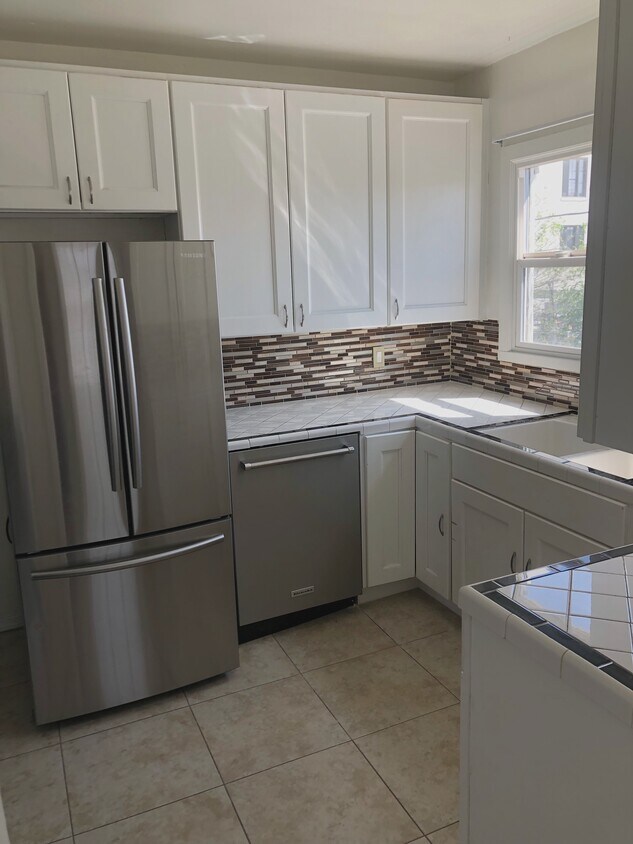 Kitchen - 312 N St Andrews Plz