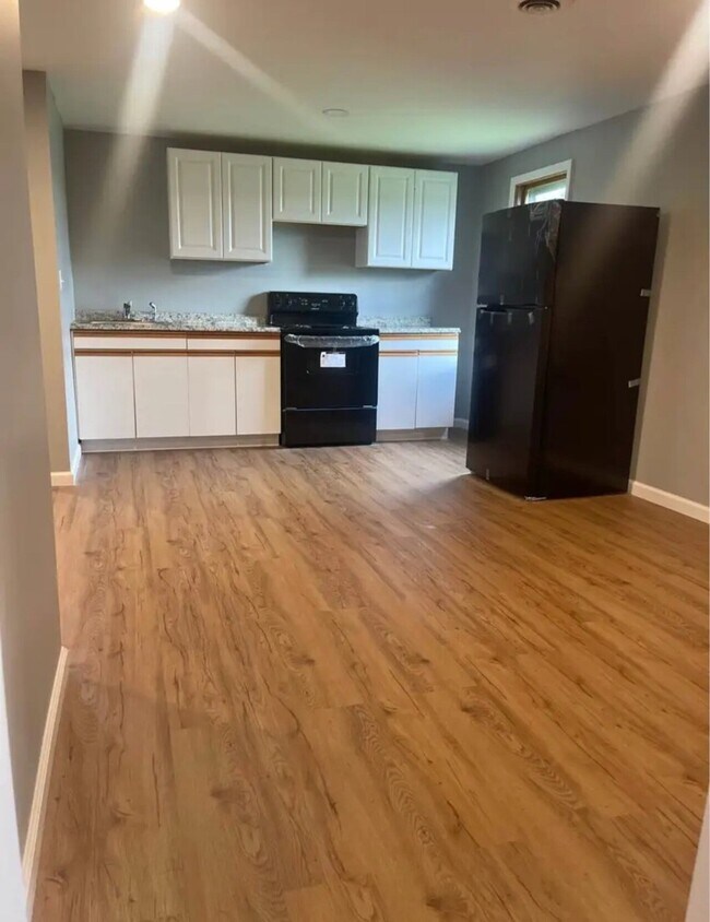 Building Photo - EZ INDUSTRIES, LLC