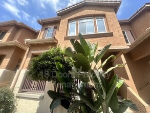 Building Photo - 926 Camino De La Reina