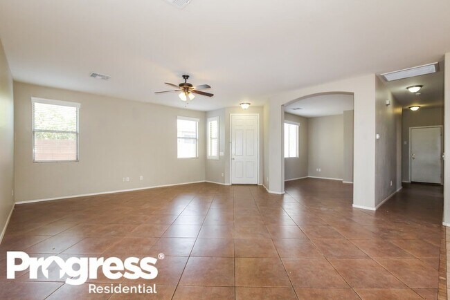 Foto del edificio - 15558 W Laurel Ln