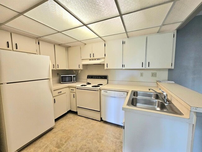 Foto del edificio - 21405 Olean Blvd