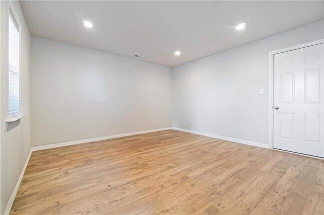 Building Photo - 314 Harlequin St