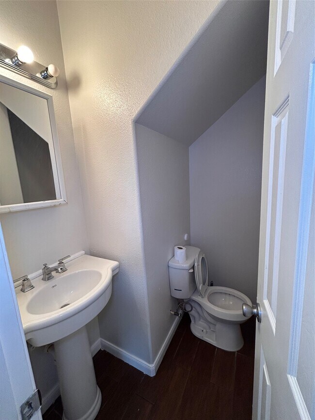 Foto del edificio - 6837 Larkstone St