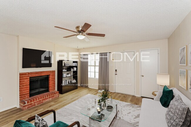 Building Photo - 2925 Mesa View Drive