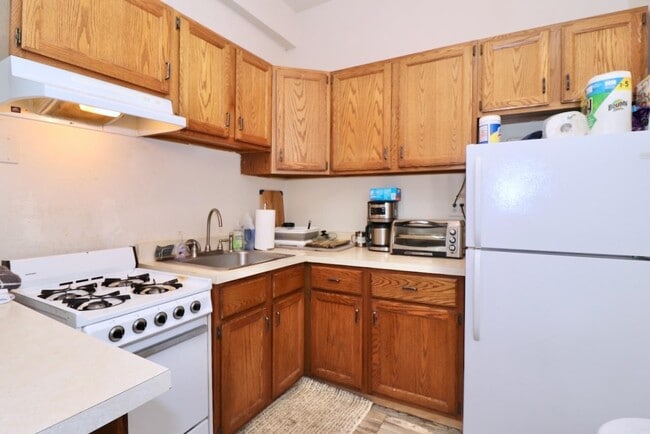Building Photo - 415 1st St