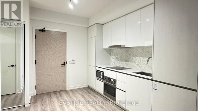 Building Photo - 8 Interchange Wy