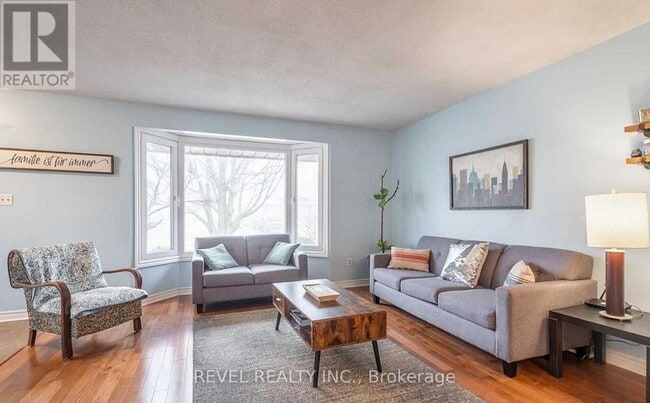 Building Photo - 9 Balmoral Ct