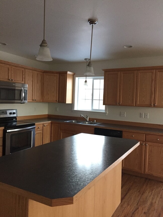 Building Photo - 6701 W Sunset Ave