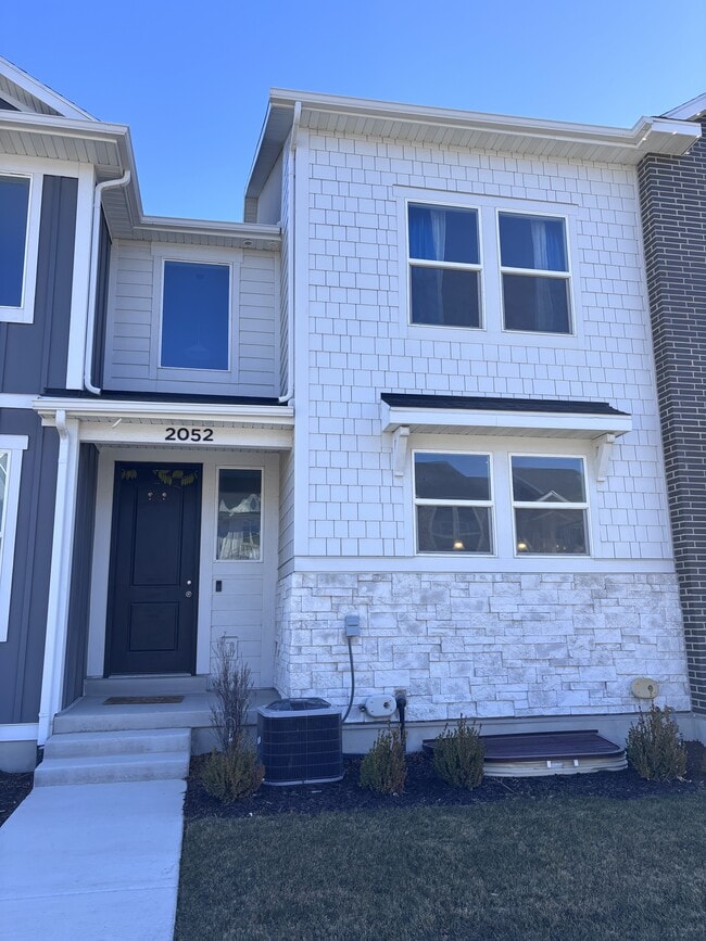 Building Photo - 2052 N 4100 W