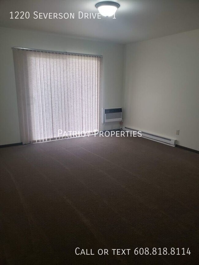 Building Photo - 1 bedroom/ 1 bath apartment in Sun Prairie...