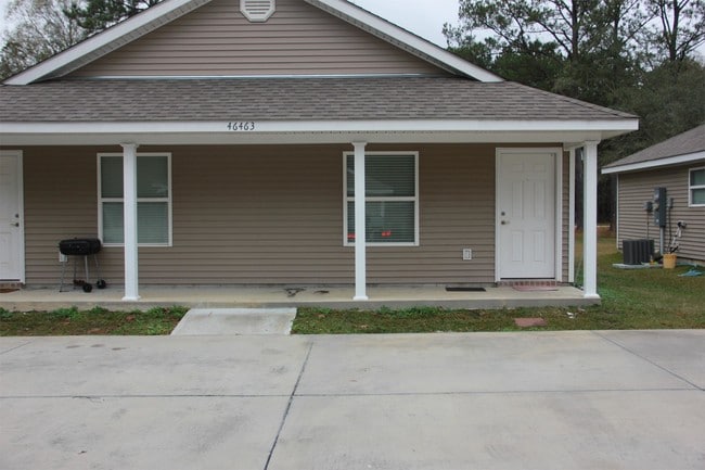 Building Photo - 46463-46516 Heatherwood Dr