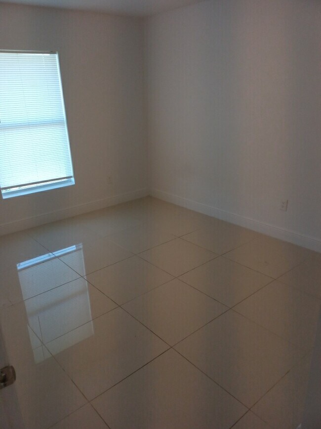 Foto del edificio - 9007 Meadow Cir