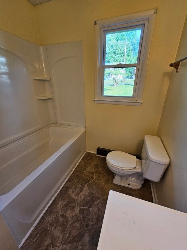 Foto del edificio - 2 BR off Old Winston Rd!