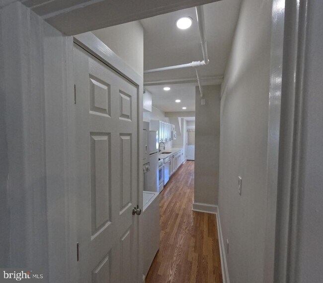 Foto del edificio - 4317 River Rd NW