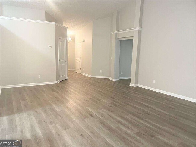 Foto del edificio - 2715 Sterling Creek Ct