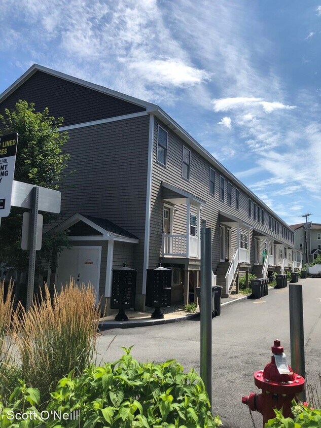 44 Portland Ave, Dover, NH 03820 Room for Rent in Dover, NH