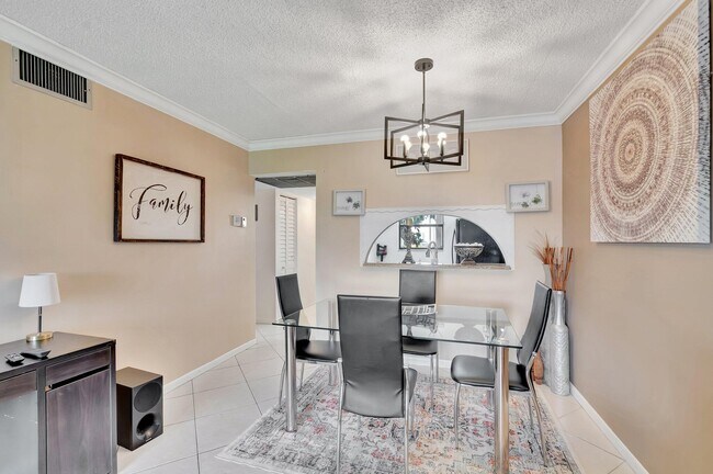 Foto del edificio - 7101 Golf Colony Ct