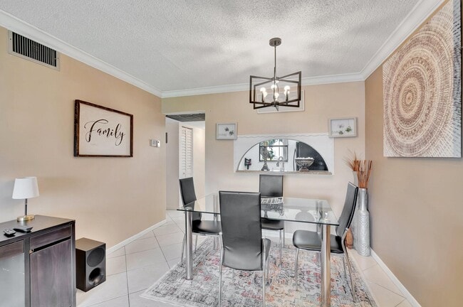 Building Photo - 7101 Golf Colony Ct